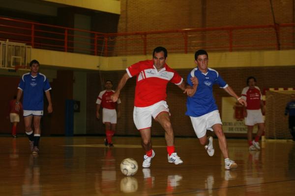 PARTIDO DE FÚTBOL "MAYORES" CONTRA "PEQUEÑOS"