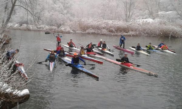 LA NIEVE Y EL FRÍO PONEN A PRUEBA A LOS PIRAGÜISTAS CONQUENSES