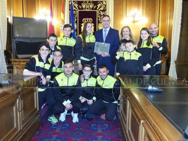 EL PRESIDENTE DE LA DIPUTACIÓN RECIBE A PARTE DE NUESTRO EQUIPO
