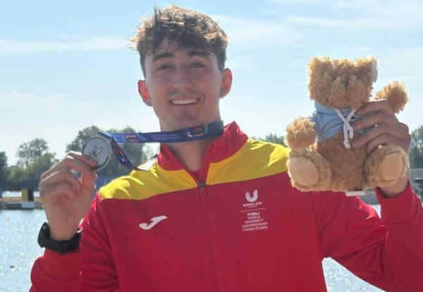 Carlos López Belinchón, subcampeón C4 500 y bronce C2 500 en el mundial de piragüismo universitario